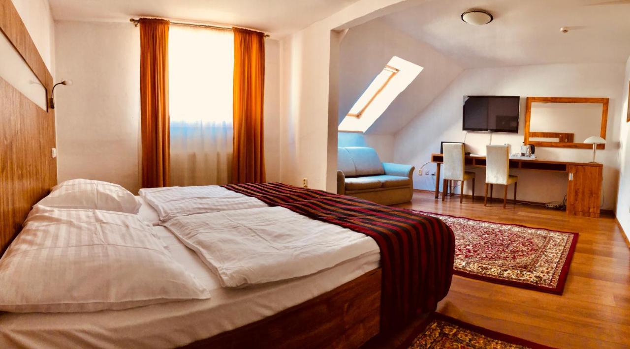 Hotel & Penzion Grand Matej Banska Stiavnica Exterior photo